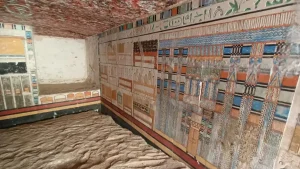 اكتشاف مقبرة طبيب ملكي شهير في سقارة يعود تاريخها إلى 4000 عام